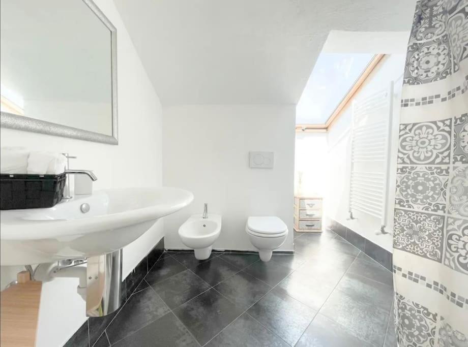 Mansarda Vista Mare A Zinola Apartment ซาโวนา ภายนอก รูปภาพ
